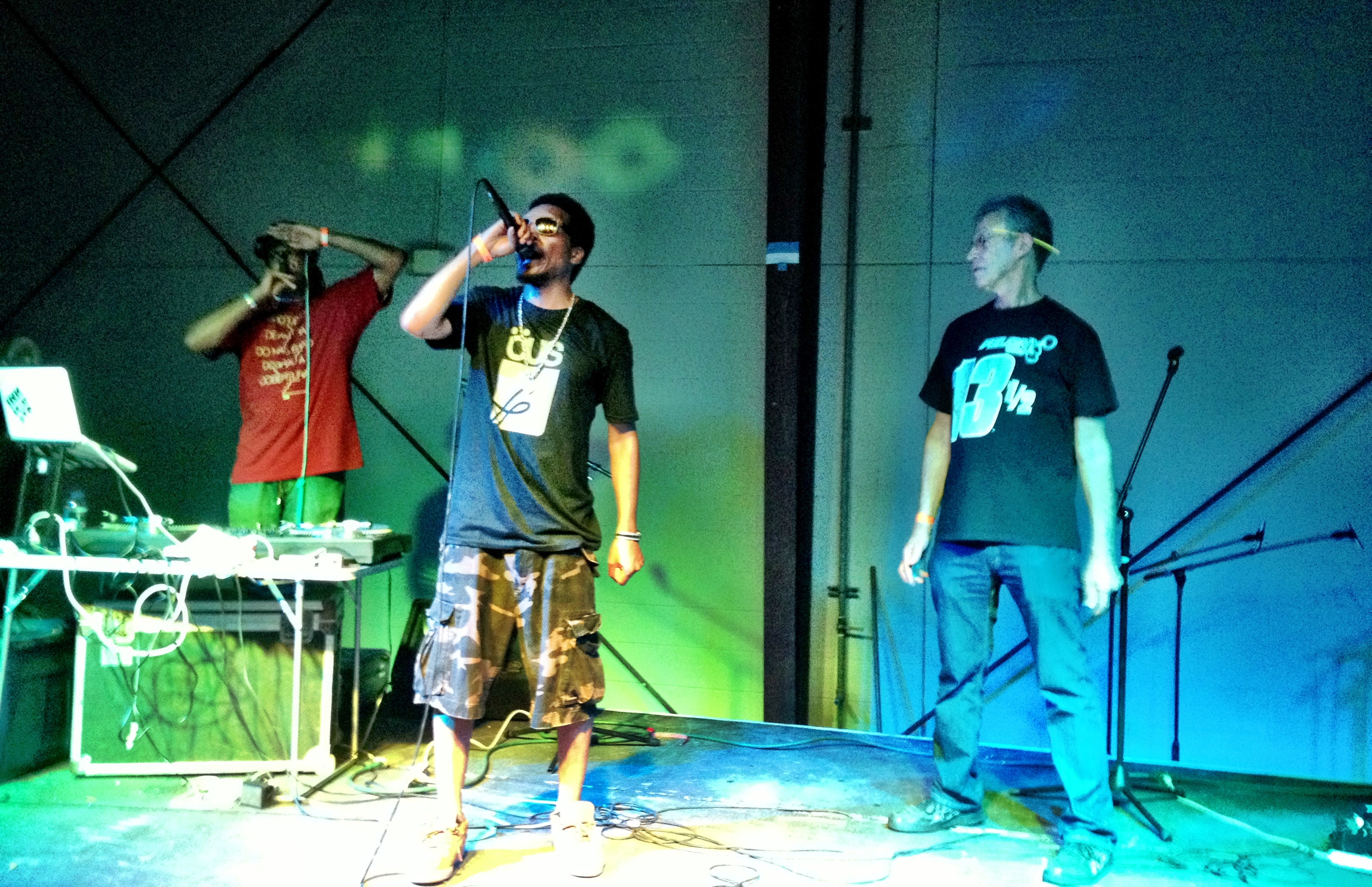 For the final number, Del was joined onstage by Steve Warren, star of the show's pretty hilarious promotional video. Warren still remembered enough of the words to "Mistadobalina" to lip-sync along.