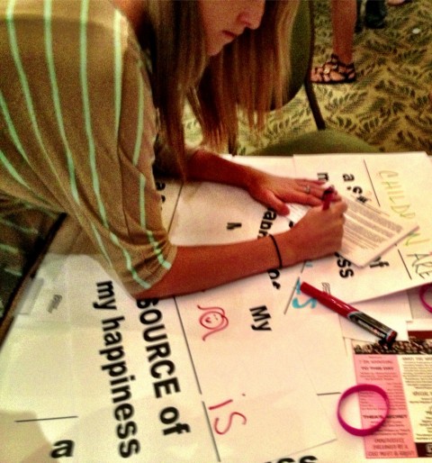 After the show, guests were invited to design posters displaying the "SOURCE of their happiness" to share on the production company's Facebook page. Answers ranged from "my children" to "my hair."