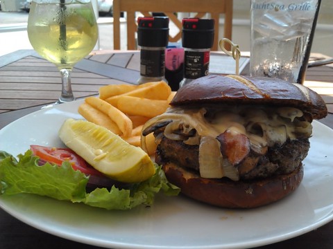 YachtSea_FullBoat_Burger