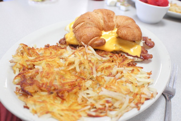 Silver Star's fried egg sandwich and hash browns / COOPER LEVEY-BAKER