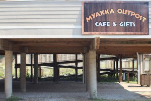Myakka Outpost / COOPER LEVEY-BAKER